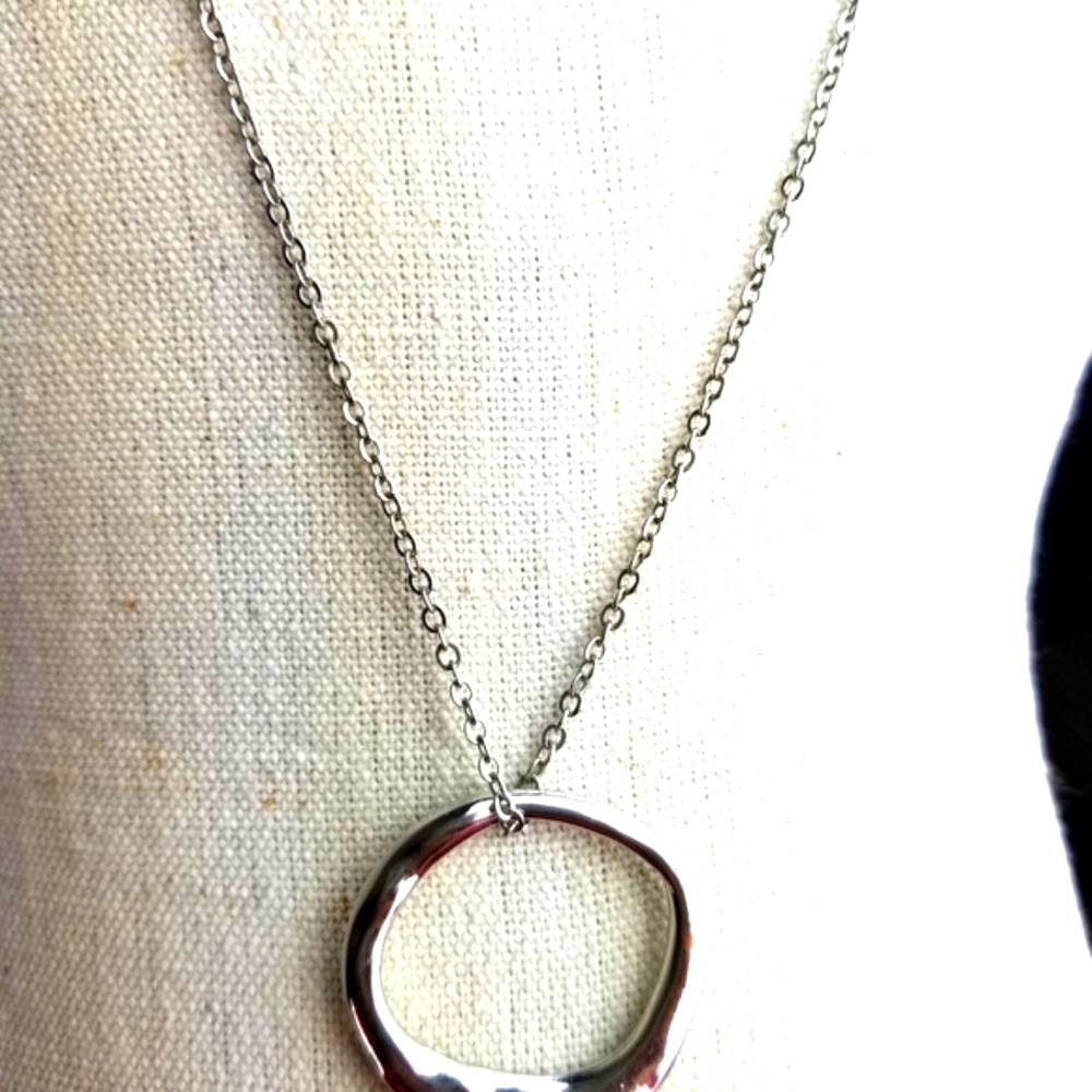 Silver chain necklace artsy contemporary removable "O" pendant with extender - Picture 3 of 4